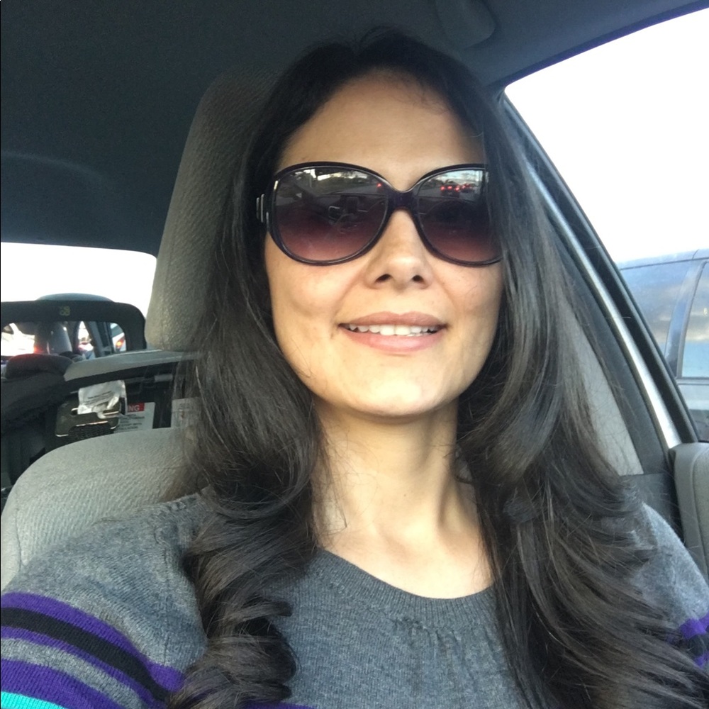 Meet your Posher, Cinthia